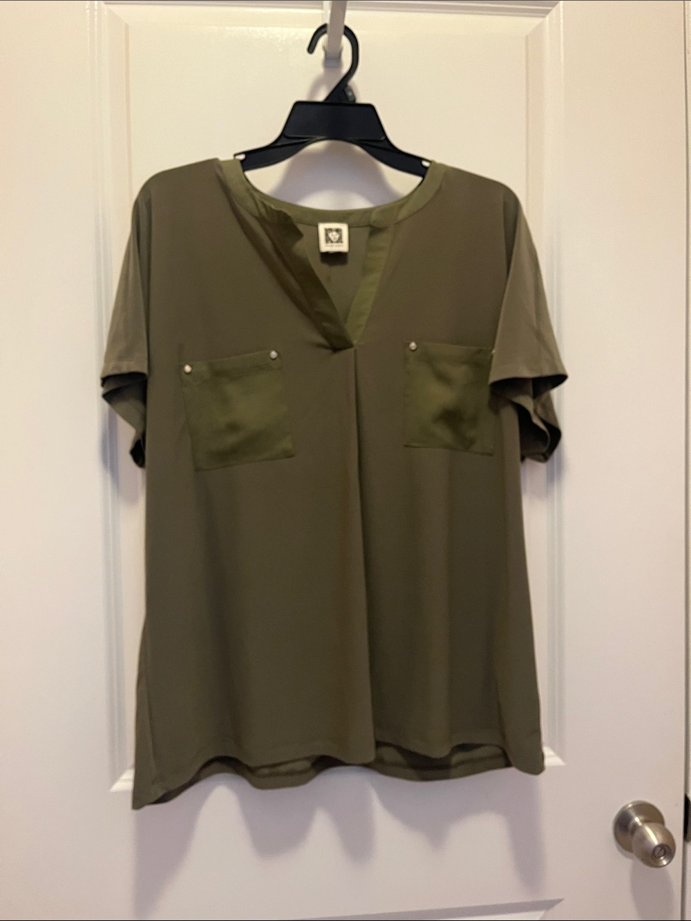 (NWT) Anne Klein Olive Short Sleeve V-Neck Pocket Top